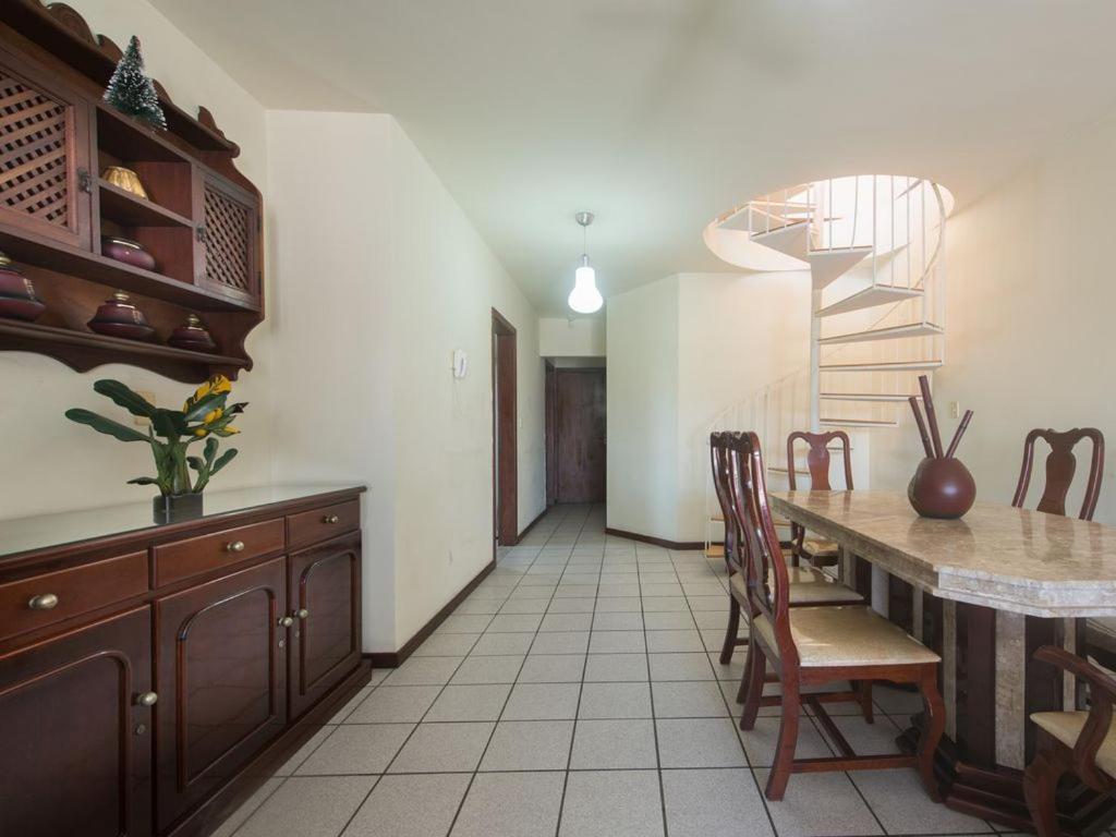 Excelente Cobertura Duplex A 2 Quadras Da Praia Do Forte Com 4 Quartos 卡波布里奥 外观 照片